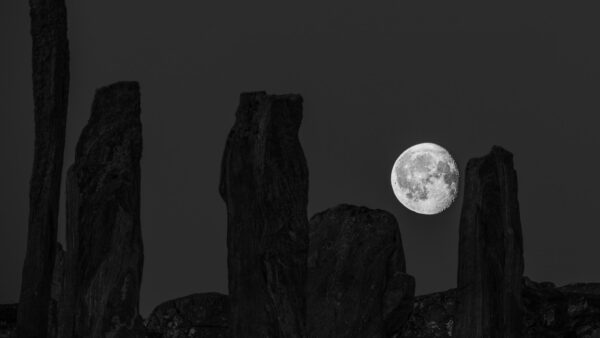 Moon at Calanais stones